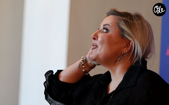 "La décision a été difficile à prendre", a-t-elle avoué auprès de "Télé-Loisirs"

Marlene Schaff - Vernissage de l'exposition "Les grands âges", photographies de Nikos Aliagas au musée de l'Homme à Paris le 7 avril 2026. © Dominique Jacovides/Bestimage