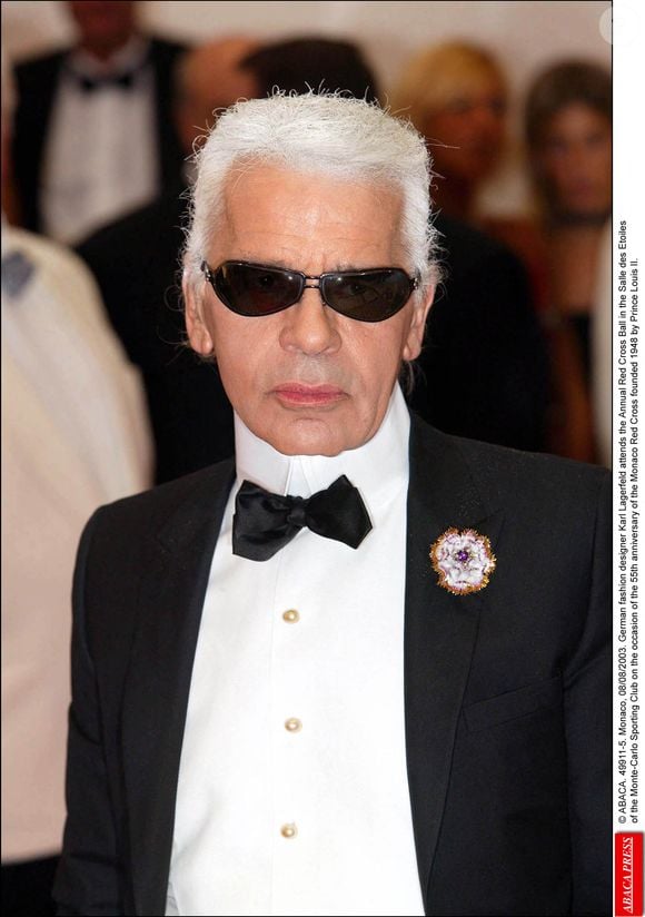 Au 21e étage, le couturier réunit deux appartements communicants avec une vue spectaculaire sur la Méditerranée, dont l’un était destiné à son compagnon Jacques de Bascher. 

Le couturier allemand Karl Lagerfeld assiste au Bal annuel de la Croix-Rouge dans la Salle des Etoiles du Sporting Club de Monte-Carlo à l'occasion du 55ème anniversaire de la Croix-Rouge de Monaco. © ABACA.