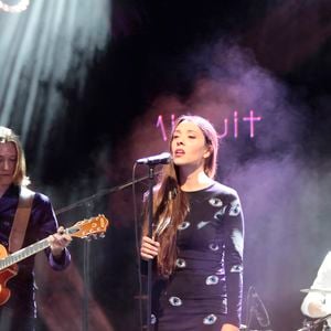 Raoul Chichin et Simone Ringer, du groupe Minuit, (fils et fille de Catherine Ringer et Fred Chichin du groupe Les Rita Mitsouko) en concert à L'International à Paris. Le 2 octobre 2015