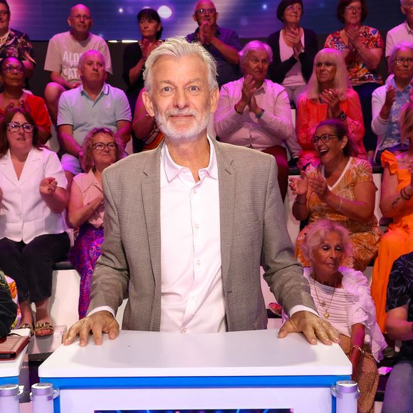 Gilles Verdez lors de l'enregistrement de l’émission "On Connait La Chanson Céline Dion", présentée par L.Boccolini et diffusée le 1er septembre sur W9, à Paris, France, le 2 juillet 2026. © Jack Tribeca/Bestimage