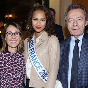 Alexia Laroche-Joubert, Indira Ampiot (Miss France 2023) et Michel Denisot assistent au lancement du livre Michel Denisot 'On peut rire de tout, sauf en mangeant de la semoule' aux Deux Magots le 15 mars 2023 à Paris, France. Photo by Jerome Dominé/ABACAPRESS.COM