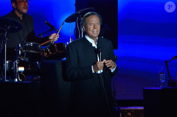 Julio Iglesias n'a pas réagi, pour le moment, à cette décision

Julio Iglesias sur la scène du Sporting à Monaco à l'occasion du Monte-Carlo Sporting Summer Festival le 29 juillet 2016
© Lionel Urman / Bestimage