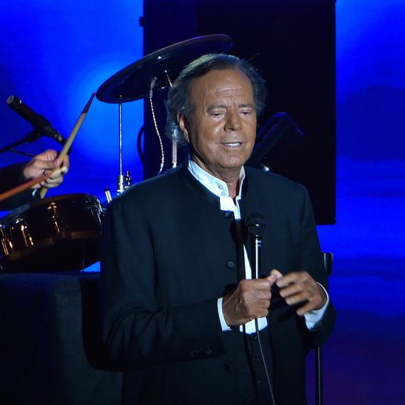 Julio Iglesias n'a pas réagi, pour le moment, à cette décision

Julio Iglesias sur la scène du Sporting à Monaco à l'occasion du Monte-Carlo Sporting Summer Festival le 29 juillet 2016
© Lionel Urman / Bestimage
