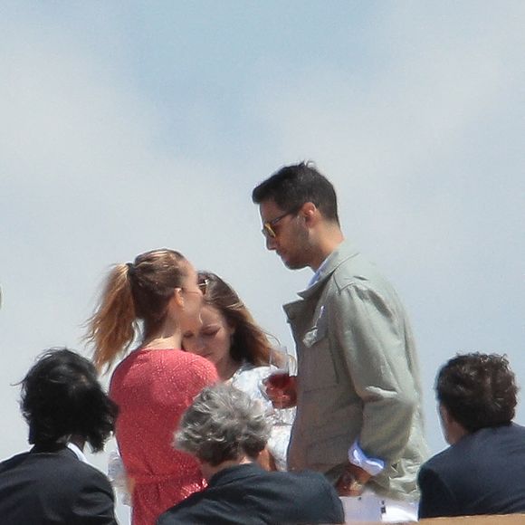 Ilona Smet et son petit ami Kamran Ahmed assistant à la fête de Laura Smet et Raphael Lancrey Javal après leur mariage le 15 juin 2019 au Domaine de Benoit Bartherotte au Cap Ferret, France. Aujourd'hui, c'est aussi l'anniversaire de Johnny Hallyday. Photo by ABACAPRESS.COM