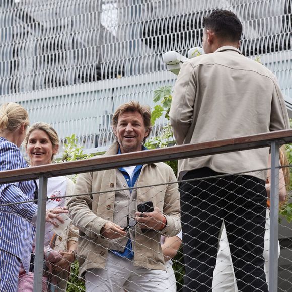 Alice Taglioni et Laurent Delahousse au village lors des Internationaux de France de tennis de Roland Garros 2024 à Paris, le 5 juin 2024. 

Photo : Jacovides-Moreau / Bestimage