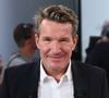 Il a exprimé un sentiment de responsabilité collective et a évoqué le manque d’aide dont elle a souffert.

Benjamin Castaldi lors de l'enregistrement de l'émission "Vivement dimanche" au studio Rive Gauche, présentée par M.Drucker avec une diffusion sur France 3 le 8 mars 2026, à Paris, France, le 25 février 2026. © Guillaume Gaffiot/Bestimage