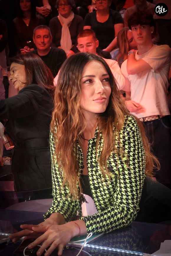 Exclusif - Delphine Wespiser, sur le plateau de  TBT9 présenté par C.Hanouna, et diffusé en direct sur W9, Paris, France, le 17 mars 2026. © Jack Tribeca / Bestimage