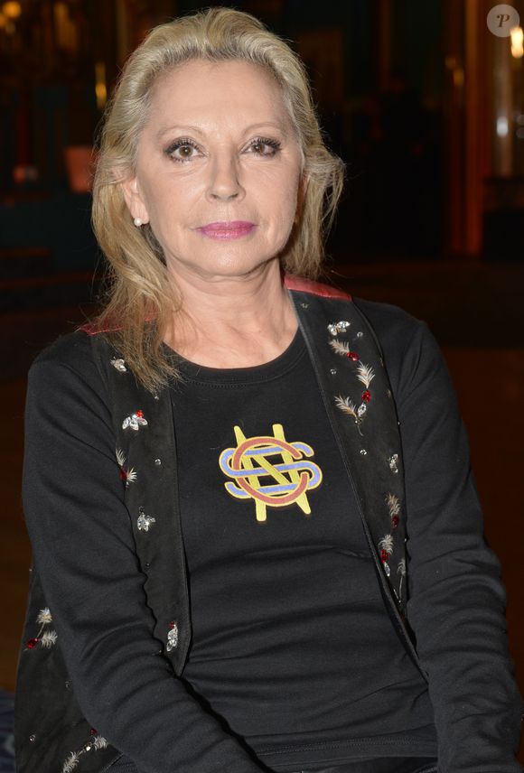 Véronique Sanson (l’imprimé de son tee-shirt représente le logo du groupe "Crosby, Stills & Nash" de son ex-mari Stephen Stills avec qui elle a eu son fils Christopher) - Cérémonie de remise des Grands Prix Sacem 2015 aux Folies Bergères à Paris le 30 novembre 2015. © Veeren / Bestimage
