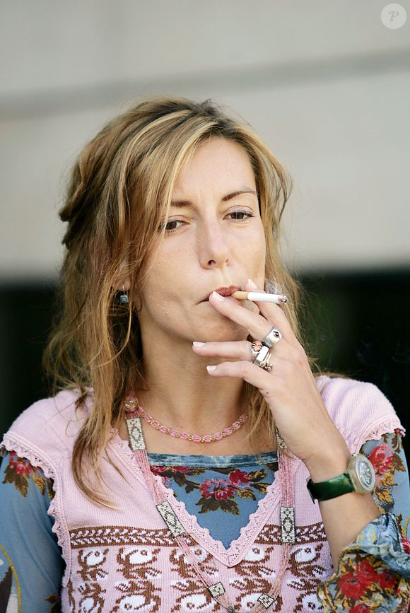 Resté seul avec sa soeur, ils ont été gardés par leur père qui était alors en liberté conditionnelle.

Kristina Rady, la compagne de la star du rock 'Noir Desir' Bertrand Cantat, au palais de justice de Bordeaux, dans le sud-ouest de la France, le 31 août 2004, Photo par Patrick Bernard/ABACA.