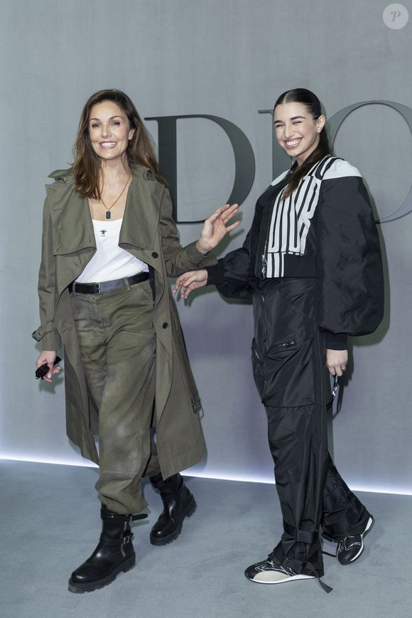 Nadia Fares et sa fille Shana Leelee Chasman au photocall du défilé Christian Dior Mode Féminine Prêt-À-Porter Automne/Hiver 2025-2026 lors de la Fashion Week de Paris (PFW), à Paris, France, le 4 mars 2025. © Olivier Borde/Bestimage