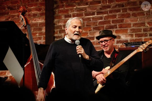 Exclusif - Jean-Jacques Debout - Dernier tour de chant de Jean-Jacques Debout au club "Le Bal Blomet " à Paris le 22 mars 2025. Jean-Jacques Debout, qui nous a écrit de si belles chansons, interpète un mélange de ses anciens succès de et de nouvelles compostions "Au Revoir Mais Pas Adieu", dont une consacrée au Bal Blomet. © Christophe Clovis/Bestimage
