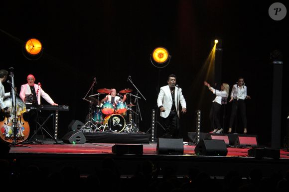 Rappelons que Bébert se battait depuis trois ans contre un cancer du côlon.

Michel Pin , Didier Collet, Michel Papain et Bébert des Forbans (Albert Kassabi) - Les Forbans en concert à l'Olympia pour leur 40 ans, à Paris, France, le 3 octobre 20158. © Philippe Baldini/Bestimage