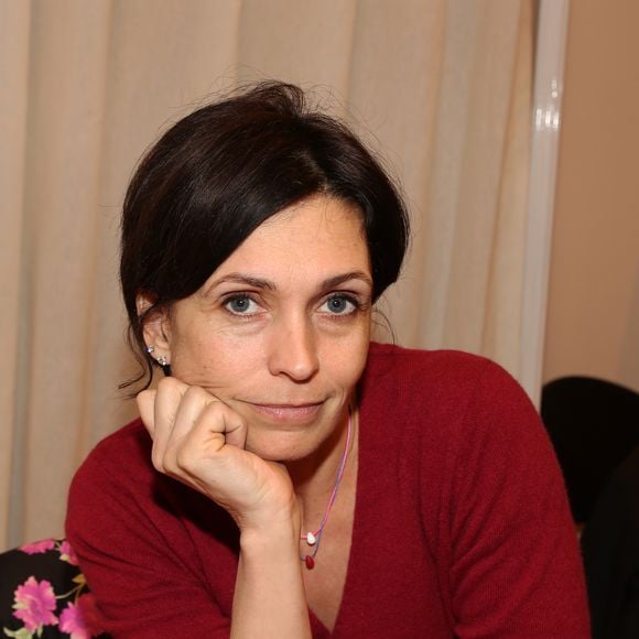 Adeline Blondieau a donné des nouvelles de l'état de santé de son mari, atteint d'un cancer, ce lundi 

Rétro - Décès de Sergio Temporelli, ex-compagnon d'Adeline Blondieau et père de son fils Aïtor - Adeline Blondieau lors du salon du livre, Porte de Versailles à Paris.

© Denis Guignebourg/Bestimage