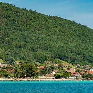 Une sublime petite commune donnant sur le lac d'Annecy.
Sevrier (74) : vue sur la ville au bord du Lac d'Annecy - Photo de Piel G/ANDBZ/ABACAPRESS.COM