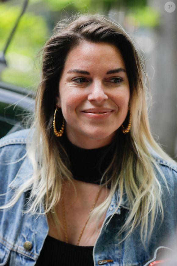 “Elle est beaucoup plus apaisée, beaucoup plus reposée”, assure-t-elle à propos de sa fille Héléna
Sophie Tapie - Arrivées de l'enregistrement de l'émission "Vivement Dimanche Prochain" qui sera diffusée le 01 mai 2022 au studio Gabriel à Paris, France, le 20 avril 2022. © Christophe Clovis / Bestimage