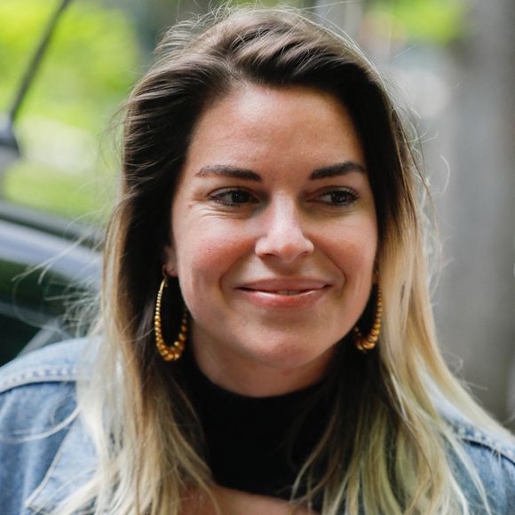 “Elle est beaucoup plus apaisée, beaucoup plus reposée”, assure-t-elle à propos de sa fille Héléna

Sophie Tapie - Arrivées de l'enregistrement de l'émission "Vivement Dimanche Prochain" qui sera diffusée le 01 mai 2022 au studio Gabriel à Paris, France, le 20 avril 2022. © Christophe Clovis / Bestimage