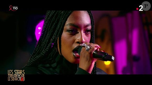 Ebony performant aux côtés de Bilal Hassani pour le Sidaction sur France 2.