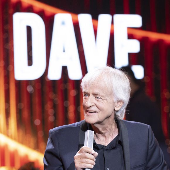 progressive de la vue, au début accompagnée de gêne à la lumière. Et Dave a bien fait de se faire soigner car le traitement chirurgical doit être réalisé dès que possible.

Exclusif - Le chanteur Dave - Tournage de l'émission "La Fine Equipe de Pierre Palmade", diffusée le 25 juin sur France 2
© Cyril Moreau-Tiziano Da Silva / Bestimage
