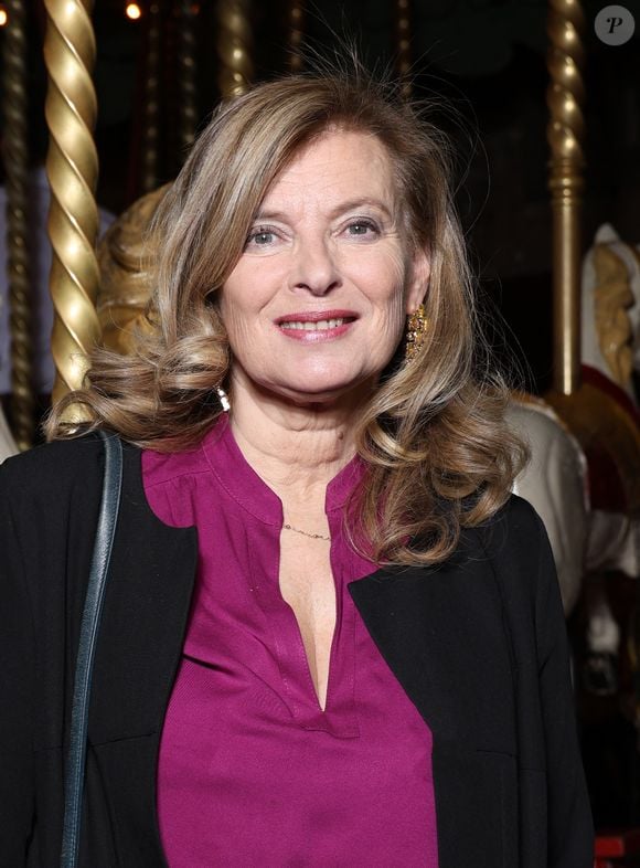 Pour l’heure, elle se garde bien de révéler l’idée de la personne qui fait battre son cœur

Valérie Trierweiler au photocall de la soirée annuelle du Secours Populaire au Musée des Arts Forains à Paris le 2 décembre 2024.

© Denis Guignebourg / Bestimage