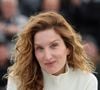 Pour séjourner dans ce havre de paix, les tarifs varient selon la saison et le type de logement, allant de 300 euros la nuitée estivale à 3400 euros pour une location hebdomadaire.

Julia Piaton au photocall du film "Les Caprices de l'Enfant Roi" lors du 79ème Festival International du Film de Cannes (12 - 23 mai 2026), le 15 mai 2026. 
© Jacovides / Moreau / Bestimage