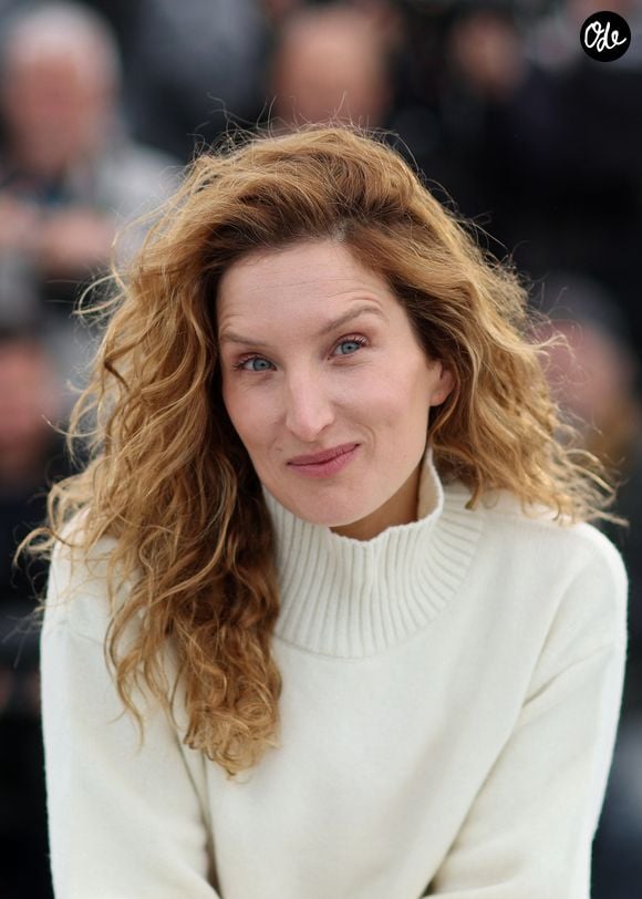 Pour séjourner dans ce havre de paix, les tarifs varient selon la saison et le type de logement, allant de 300 euros la nuitée estivale à 3400 euros pour une location hebdomadaire.

Julia Piaton au photocall du film "Les Caprices de l'Enfant Roi" lors du 79ème Festival International du Film de Cannes (12 - 23 mai 2026), le 15 mai 2026. 
© Jacovides / Moreau / Bestimage