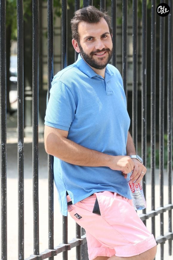 Si cette intervention lui a permis de passer sous la barre des 100 kilos, rien n'est acquis définitivement. L'opération ne fait pas de miracles sur le long terme.

Exclusif - Rendez-vous avec Laurent Ournac, qui a perdu 45 kg, place des Vosges à Paris. Le 2 juillet 2015.

©Bestimage