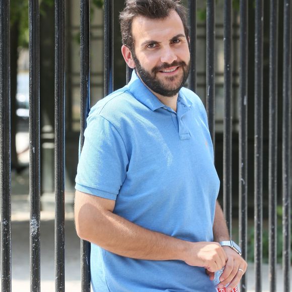 Si cette intervention lui a permis de passer sous la barre des 100 kilos, rien n'est acquis définitivement. L'opération ne fait pas de miracles sur le long terme.

Exclusif - Rendez-vous avec Laurent Ournac, qui a perdu 45 kg, place des Vosges à Paris. Le 2 juillet 2015.

©Bestimage