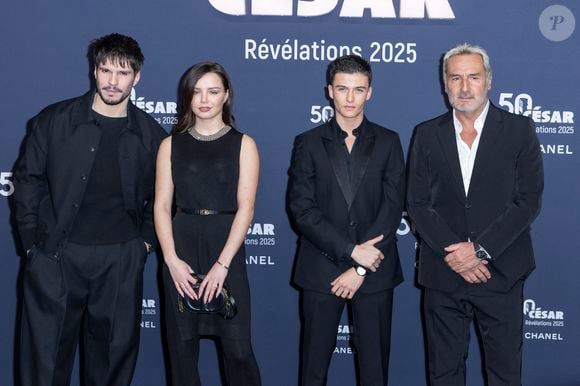 Gilles Lellouche a déclaré : “Ils sont félins, intenses, magnifiques ensemble. Leur alchimie était évidente”...

François Civil (montre Audemars Piguet) , Mallory Wanecque, Malik Frikah et Gilles Lellouche (montre Audemars Piguet)  - Photocall de la soirée "Cesar Révélations 2025" au Trianon à Paris le 20 janvier 2025.  © Olivier Borde / Bestimage