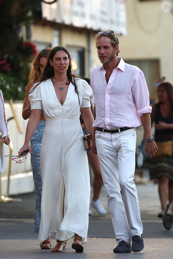 Andrea Casiraghi et sa femme Tatiana Santo Domingo se baladent main dans la main dans les rues de Saint-Tropez le 9 juillet 2020. AGENCE / BESTIMAGE