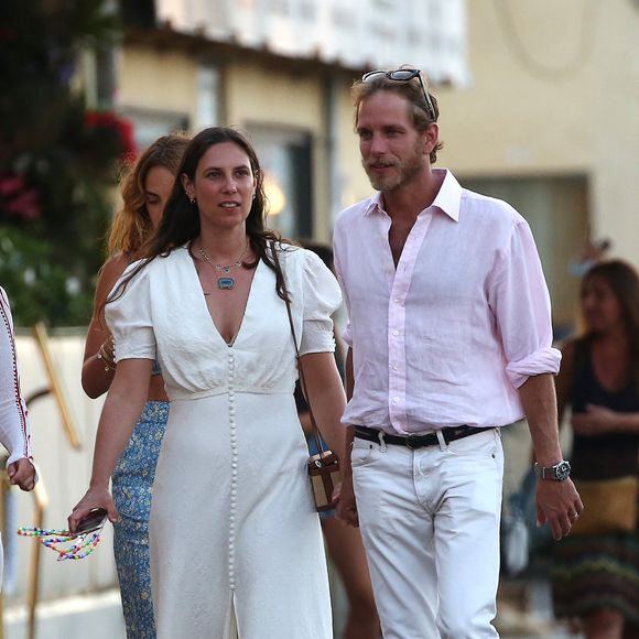 Andrea Casiraghi et sa femme Tatiana Santo Domingo se baladent main dans la main dans les rues de Saint-Tropez le 9 juillet 2020. AGENCE / BESTIMAGE