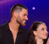 Mais ce vendredi 11 avril 2025, à l'occasion des quarts de finale, cette habitude a été balayée puisque c'est Lénie et Jordan Mouillerac qui sont passés en premier, juste avant le nageur et l'ex de Michou.
Quarts de finale de "Danse avec les stars", capture d'écran TF1.