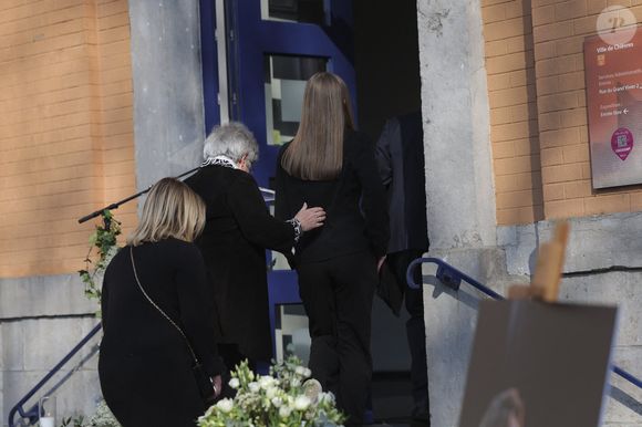 Brigitte Dequenne, la mère d'E.Dequenne - 300 personnes réunies pour rendre hommage à Emilie Dequenne dans sa ville de Chièvres (Belgique), le 9 avril 2025, quelques semaines après son décès prématuré, survenu le 16 mars 2025. © Photonews / Bestimage