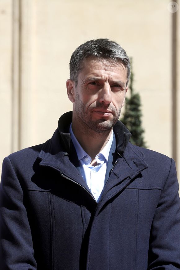 Tony Estanguet, président de Paris 2024 assiste à l'arrivée des drapeaux portés par des sportifs issus de la police nationale, de la gendarmerie nationale et de la sécurité civile au ministère de l'Intérieur, à Paris, France, le 23 avril 2024. © Stéphane Lemouton/Bestimage
