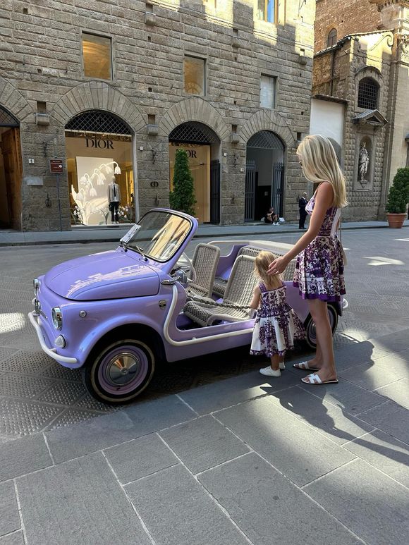 Kitty Spencer, la nièce de Diana et sa fille Athena mènent une vie de princesse...