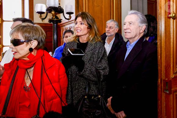 Exclusif - Isabelle Morini-Bosc, Caroline Ithurbide, Danielle Moreau, Gilles Verdez et William Leymergie - Plusieurs personnalités de C8 sont venues devant le Conseil d’État pour soutenir les chaînes de la TNT C8 et NRJ 12 pour l'audience de la dernière chance, à Paris, France, le 14 janvier 2025. © Jack Tribeca/Bestimage