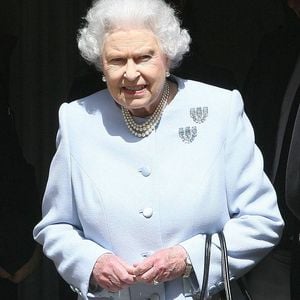 Jusque là, c'est plutôt à son arrière grand-mère Elizabeth II qu'on l'avait comparée.

La Reine Elisabeth II va rendre visite a son mari le Prince Philip, duc d'Edimbourg a l'hôpital à Londres, le 15 juin 2013.

Photo : EXPRESS SYNDICATION / BESTIMAGE