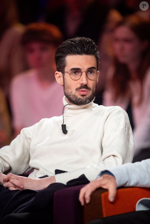 Exclusif - Gabriel Guichard lors de l'enregistrement de l'émission "Famille je vous aime" présentée par Michel Drucker et qui sera diffusée le vendredi 29 mai sur France 3, à Paris, France, le 4 décembre 2025. © Gaffiot-Perusseau/Bestimage