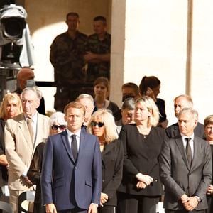 Le président de la République française, Emmanuel Macron et sa femme la Première Dame Brigitte Macron, Paul Belmondo et sa femme Luana lors de la cérémonie d’hommage national à Jean-Paul Belmondo à l’Hôtel des Invalides à Paris, France, le 9 septembre 2021. © Christophe Aubert  via Bestimage