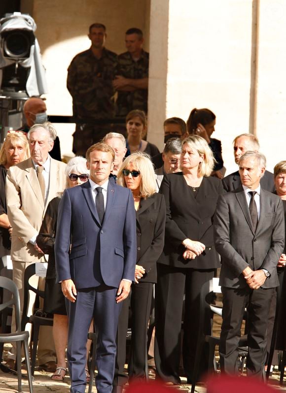 Le président de la République française, Emmanuel Macron et sa femme la Première Dame Brigitte Macron, Paul Belmondo et sa femme Luana lors de la cérémonie d’hommage national à Jean-Paul Belmondo à l’Hôtel des Invalides à Paris, France, le 9 septembre 2021. © Christophe Aubert  via Bestimage