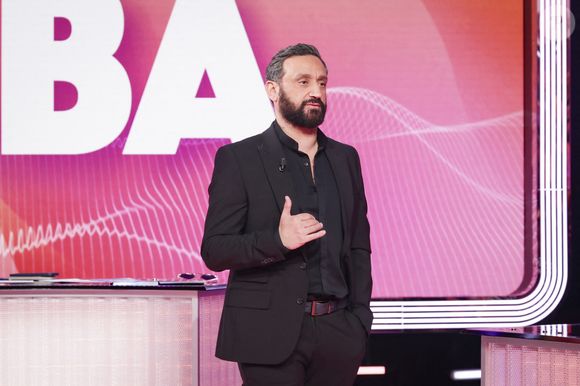 Exclusif - Cyril Hanouna, sur le plateau de l’émission « TPMP » présentée par C.Hanouna et diffusée en direct sur Youtube et sur toutes les box (SFR, FREE, Bouygues, MyCanal etc), Paris, France, le 19 mars 2025. © Jack Tribeca / Bestimage
