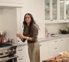 Meghan Markle a partagé une vidéo sur Instagram où elle cuisine entourée de sa famille.
Capture d'écran de la série de Meghan Markle, "With Love, Meghan"
© JLPPA/Netflix