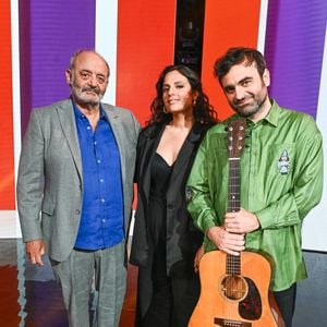 Les autres membres de la fratrie, à l'instar des benjamins, Anne et Joseph, sont moins connus...

Exclusif - Louis Chedid et ses enfants Anna et Joseph Chedid lors du backstage de l'enregistrement de l'émission "Famille je vous aime" présentée par M. Drucker et qui sera diffusée le 13 juin 2025 sur France 3, aux Studios rive gauche à Paris, France, le 15 avril 2025. © Clovis-Gaffiot/Bestimage