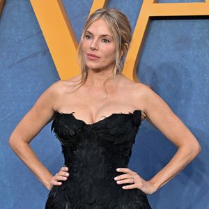 Sienna Miller assiste à l'avant-première mondiale de "War" le 16 septembre 2026 à Londres, en Angleterre. ©2026