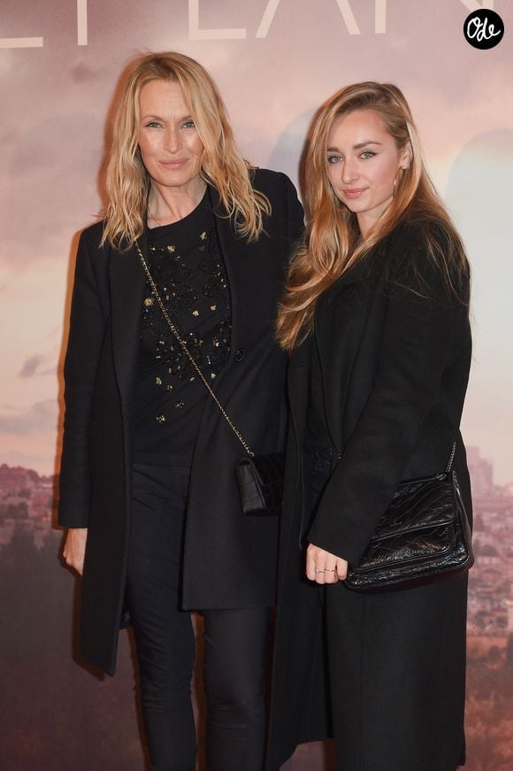 Estelle Lefébure avec sa fille Emma Smet à l'avant-première du film "Holy Lands" au cinéma UGC Normandie à Paris, France, le 4 décembre 2018. © Coadic Guirec/Bestimage