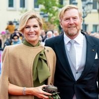La famille royale des Pays-Bas s’agrandit… Le roi Willem-Alexander et la reine Maxima présentent leur nouveau membre