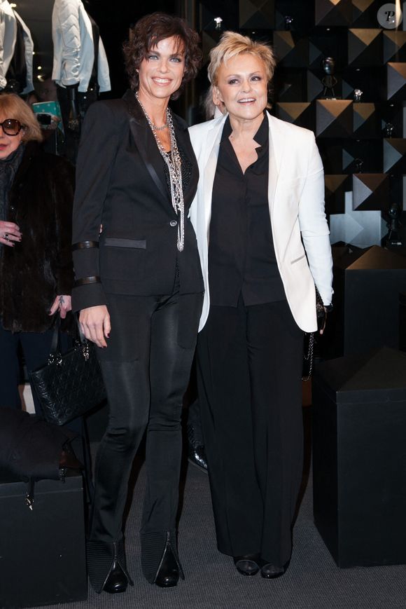 Muriel Robin et sa petite amie Annen Le Nen assistent à l'ouverture du Concept Store de Karl Lagerfeld dans le cadre de la Fashion Week de Paris, le 28 février 2013. Photo par Audrey Poree/ABACAPRESS.COM