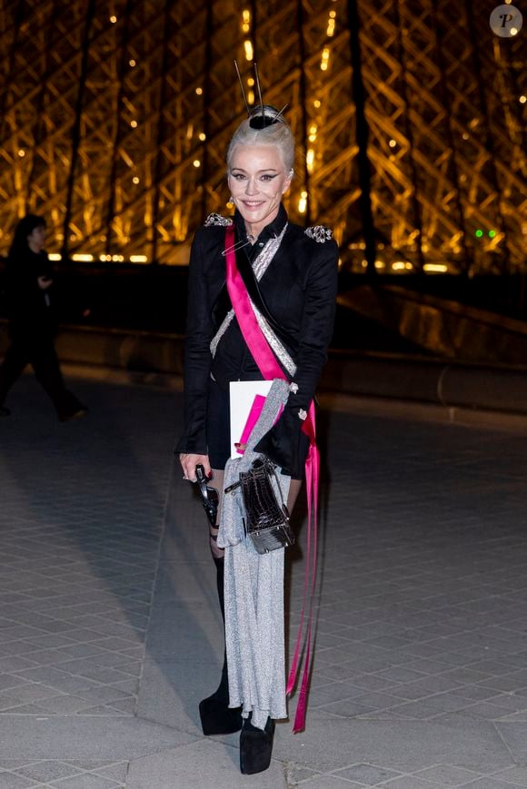 Daphne Guinness - Photo Call du « Le Grand Diner du Louvre « lors de la Fashion Week  à Paris le 5 mars 2025. © Olivier Borde /Bestimage