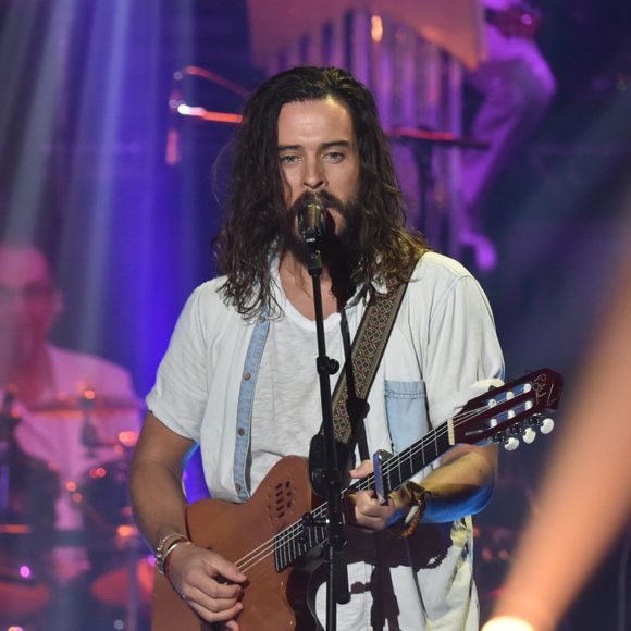 Florian Delavega - Les Fréro Delavega enregistrent leur dernier duo télévisé lors de l'émission "Les Années Bonheur" avant qu'ils ne se séparent, Saint-Denis le 7 mars 2017. © Giancarlo Gorassini/Bestimage
