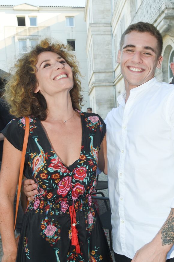 Luigi Kröner a récemment rejoint Elsa Lunghini au casting de la série "Ici tout commence"

Elsa Lunghini et son fils Luigi Kröner lors du premier jour de la 11ème édition du festival du Film Francophone d'Angoulême, France, le 21 août 2018. © Coadic Guirec/Bestimage