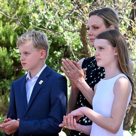 Le prince Albert II de Monaco, la princesse Charlène de Monaco, le prince Jacques de Monaco, marquis des Baux et la princesse Gabriella de Monaco lors de leur visite officielle aux Baux-de-Provence, France, le 5 septembre 2026. © Bruno Bebert/Bestimage